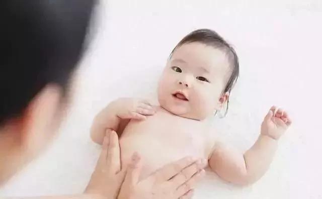 宝宝肚子老是咕噜响？分享一套1到36个月的婴儿排气抚触操，快学