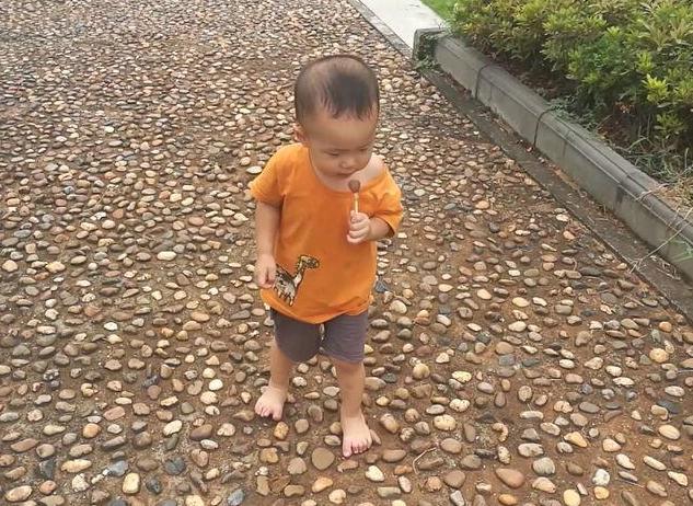 儿科医生：夏季再热，“两捂两饮”要做好，不然小病总缠着娃