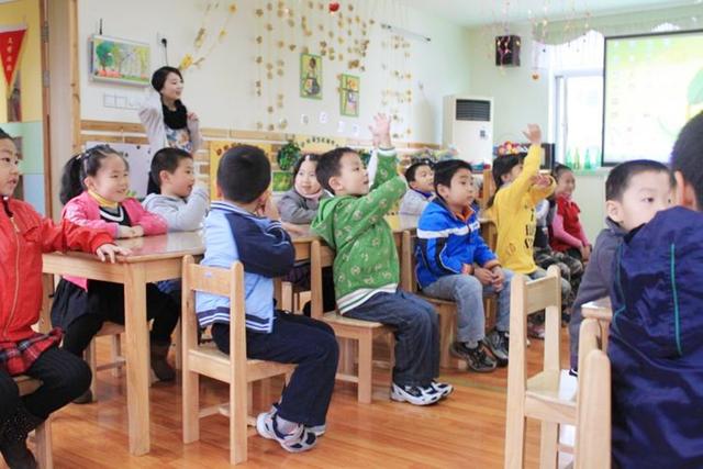 幼儿园一根香蕉分着吃，惹来家长吐槽，老师给出的原因很有道理