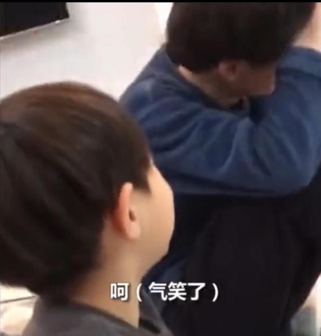 爸爸渐崩式辅导孩子作业，看到爸爸们的反应，妈妈们乐了