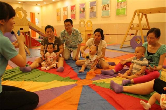 早教班能让孩子赢在“起跑线”？每个月上万元，不同样什么都不会