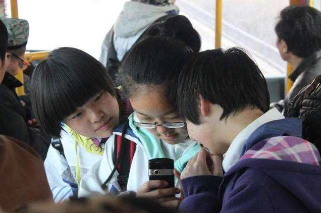 “妈妈，我也要买手机”，妈妈的做法，决定孩子的金钱观