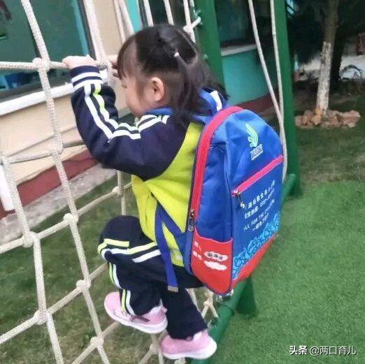 粗心宝爸送孩子上学，将孩子遗忘车内并反锁，导致孩子窒息