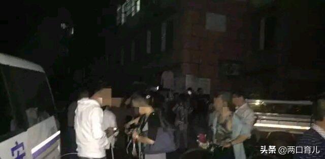 粗心宝爸送孩子上学，将孩子遗忘车内并反锁，导致孩子窒息