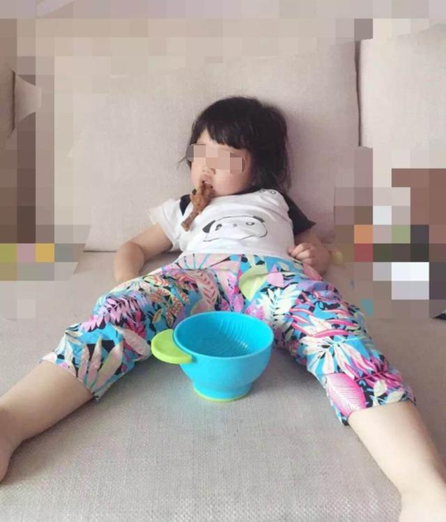 大S女儿“公主坐”引网友点赞：孩子的教养，是家长最好的名片