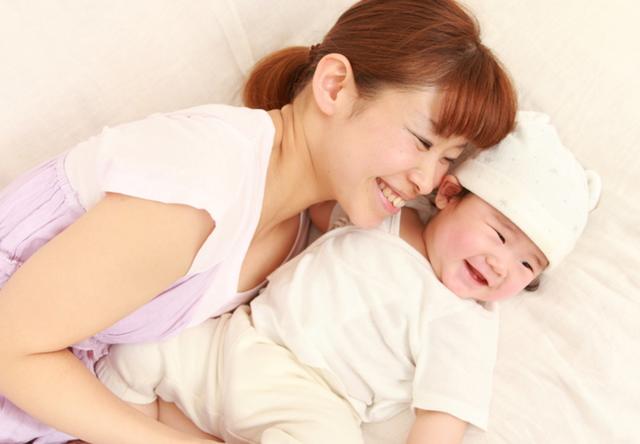 孩子不想睡觉，打骂后却快速入眠，原因出在这里，对孩子伤害很大