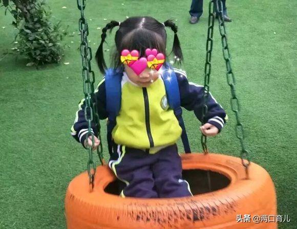 粗心宝爸送孩子上学，将孩子遗忘车内并反锁，导致孩子窒息