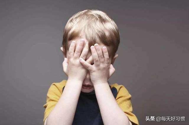 自卑的孩子，往往有这6种表现，最后一种没人想到