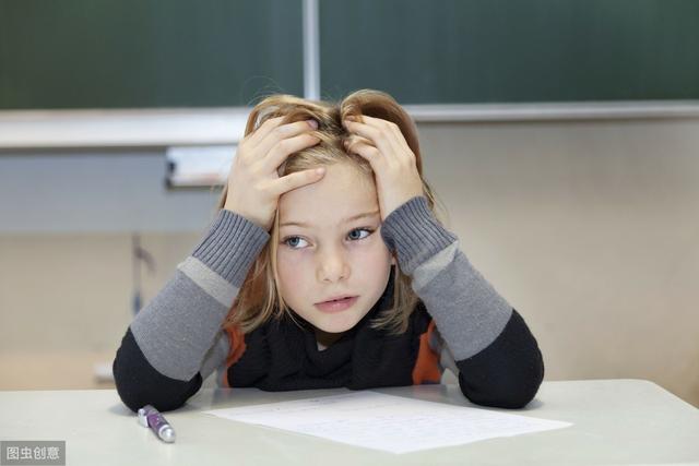 孩子胆小怕生怎么锻炼？原因竞和父母的教育有很大关系，原来如此