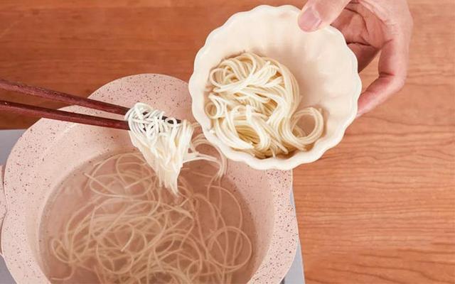 宝妈辅食：面条这样做，补铁补钙娃爱吃