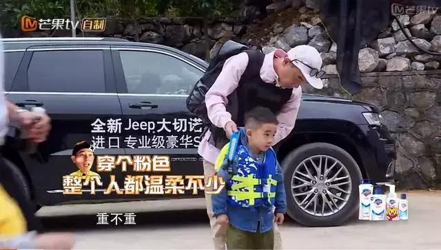男人铁石心肠，当了父亲之后就不一样了，很柔软