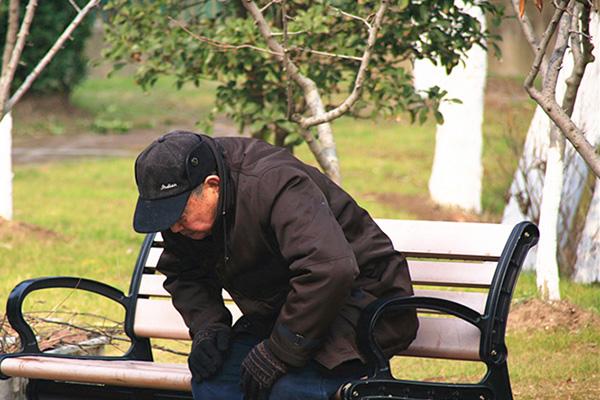 60岁的老年人，每天睡多久才好？有一个标准范围，希望你清楚