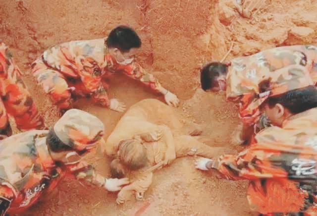 遭人诟病的“为母则刚”有多令人感动，这组图，诠释的淋漓尽致