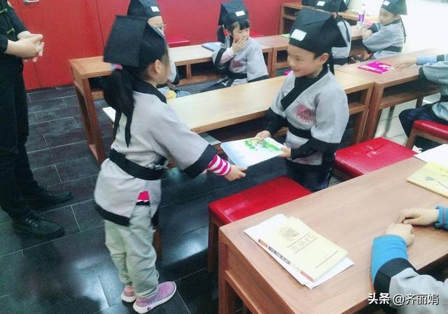 为什么很多人给自己的小孩子选择的启蒙书就是《三字经》呢？