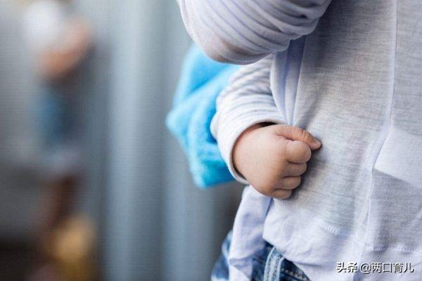 孩子没有安全感的表现，家长最好提前了解，超过6岁就很难改了