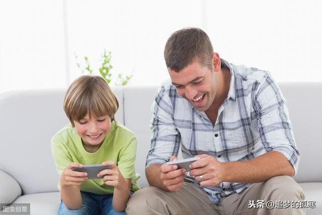 班主任提醒：不想让手机毁掉孩子，家长必须做到这5点，不能不看