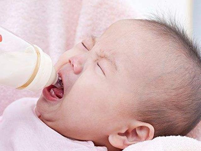添加辅食后，多半宝宝会出现这些问题，宝妈早知道早受益