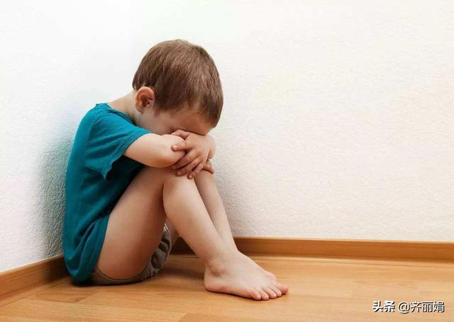 孩子胆小懦弱怎么办？究其根本原因，来自于家庭的教育
