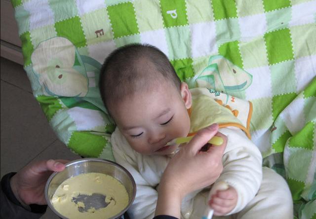 5岁前，管住娃的嘴，儿科医生点名：这4种食物影响长个，坑娃