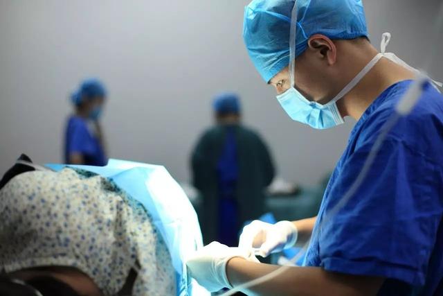 头胎剖腹产，因二胎是男宝，婆婆非要儿媳顺产，分娩后产妇提离婚