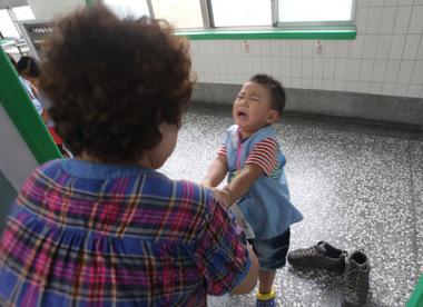 医生坦言：2种粥夏季很“消火”，不积食生病少，孩子吃了好