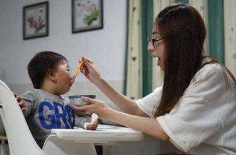 夏天宝宝更易脾虚又积食，这一招，健脾清积食，越早知道越好