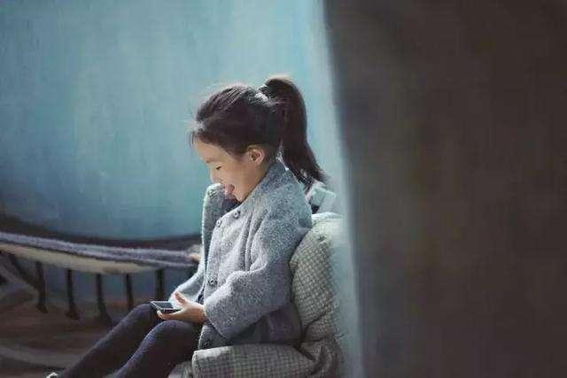 两句话孩子就跟着陌生人走，怎么才能教会孩子提防坏人？