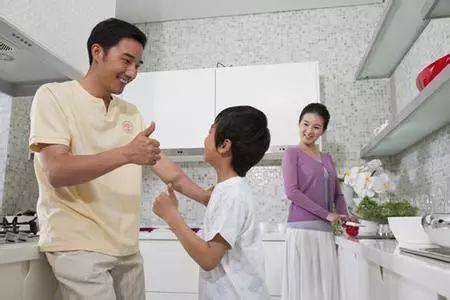 学会将夸奖“具体化”，孩子才更容易接受