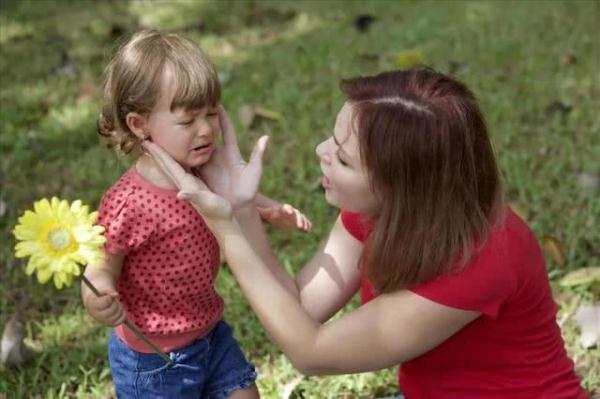 如何说孩子才会听？比起哄诱和别哭了，孩子更需要的是“共情”
