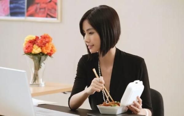 孕妈早晨起床喜欢做的这4件事，却会让胎宝宝难受，你还在做么