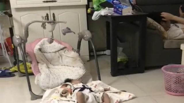 老公只顾玩手机，宝宝跌落地面毫不动容，这婚我离定了