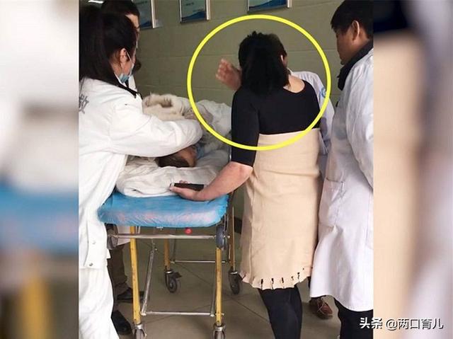 1岁宝宝误食502胶水，这位妈妈的做法，医生都大赞处理的及时