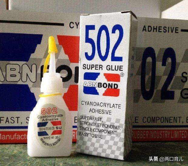 1岁宝宝误食502胶水，这位妈妈的做法，医生都大赞处理的及时