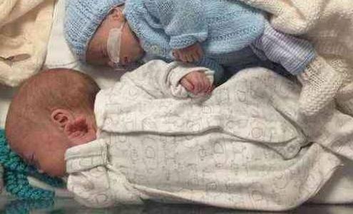 国外男子被认为不能生育 如今妻子却生下双胞胎宝宝