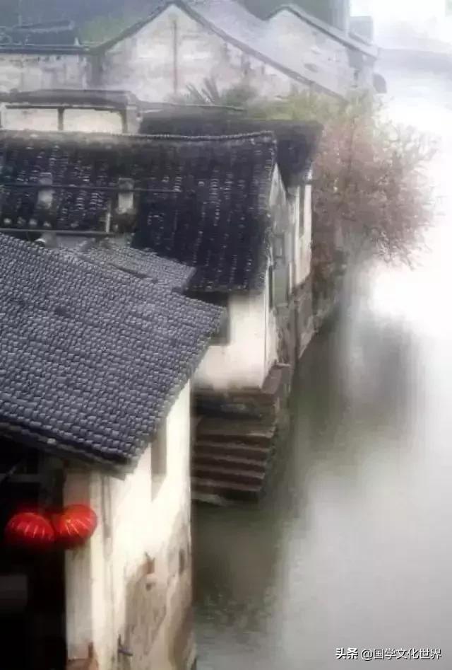 虽然常常拿来用,意思也都明白,但是"天要下雨"为何要扯上"娘要嫁人"