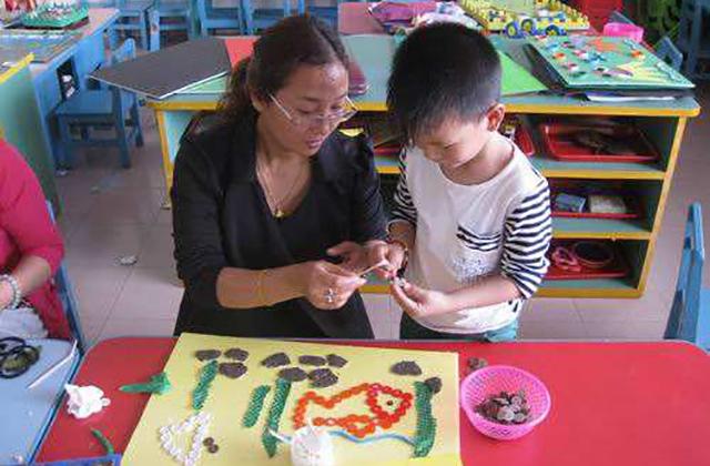 孩子手工课作业，变成全家人的作业，宝妈：一年下来我心灵手巧