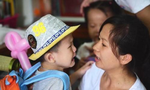 4岁男孩先后被3所幼儿园劝退，园长给出的理由，让家长无法反驳