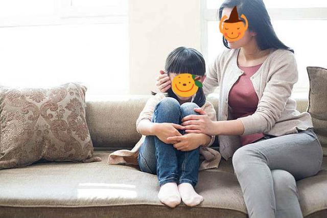 “妈妈有人摸我”，两位妈妈不同的反应，造就了孩子不同的人生