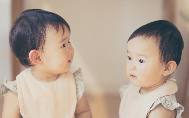 宝妈生下双胞胎，全家上下欣喜若狂！医生却说：这不是双胞胎