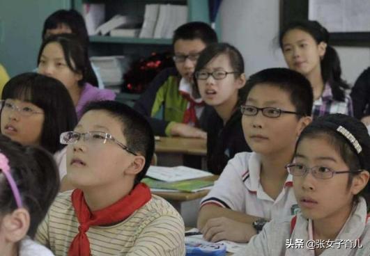 宝宝近视的3大原因，沉迷手机只是其中之一，最后一个经常被忽略