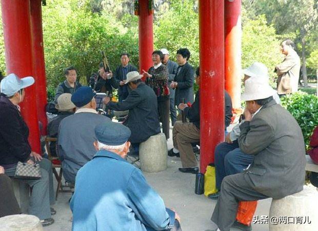 晚年生活可能过得不幸福的老人，大多都是这几种类型