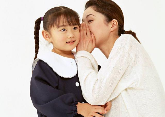 “妈妈，你胳肢窝为什么有毛？”这妈妈的回答，许多父母赞不绝口