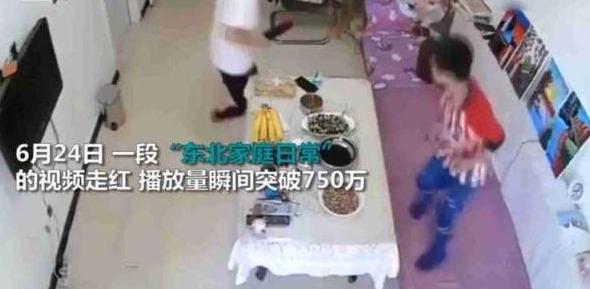 笑哭！爸爸追打孩子 妈妈解围遭埋怨：你早点儿出来 我都跑岔气