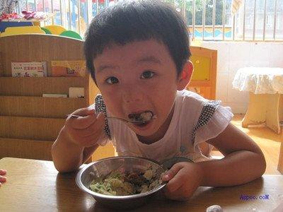 孩子爱生病，很可能是脾胃功能差，2个诀窍小病不再来