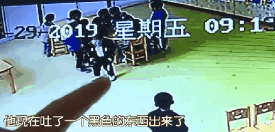 异物卡喉，别只会抠喉、拍背！关键时刻，这个急救法你会吗？