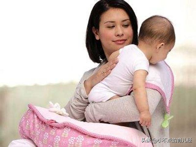 新生儿吐奶怎么办？试试这5招，有效避免新生儿溢乳