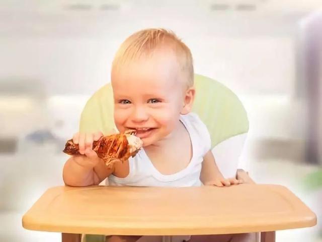 美国儿科学会说：宝宝几个月开始吃肉？比你想的早多了