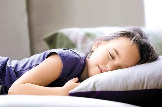家人有这3种特点，与孩子一起睡觉影响很大，以后会变得优秀