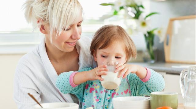 ?孩子的教育时，父母要以身作则，给孩子树立良好的榜样