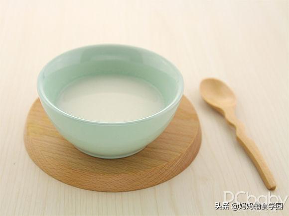 不同月龄，宝宝辅食喂养有不同，这些营养补充方式妈妈get起来